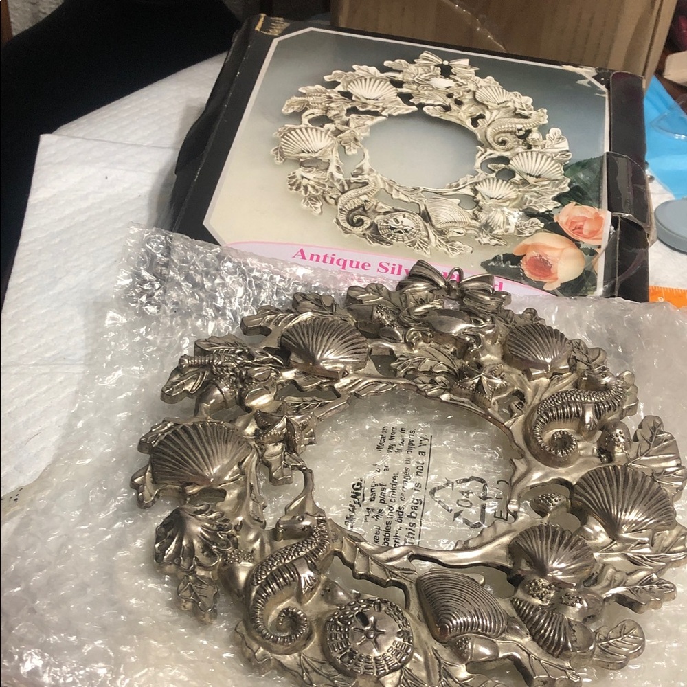 Antique Style Silver Seashell Wreath Decorative Accent